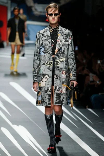 Look 18